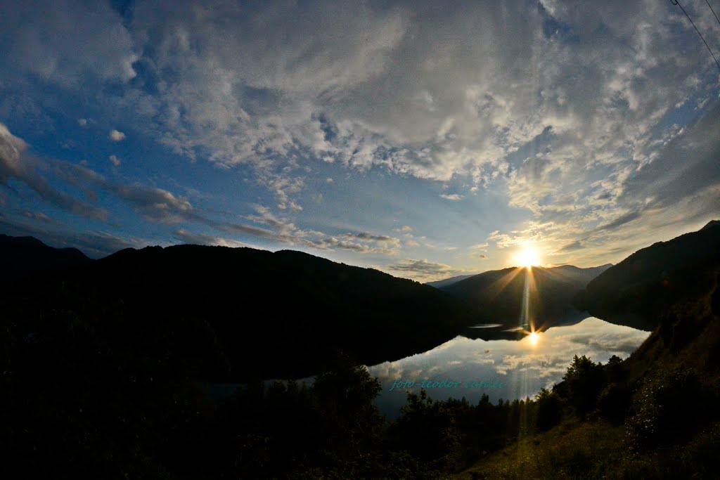 Siriu, Romania by Teodor Cardei