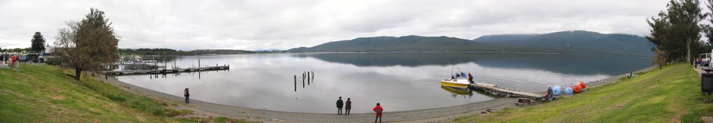 Te Anau, New Zealand by Barry Chum