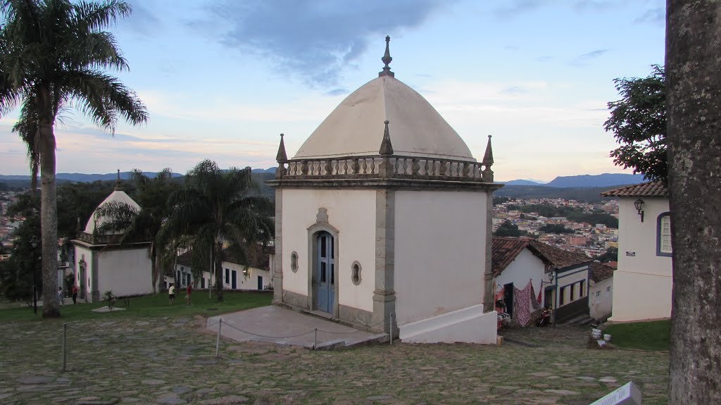 Local onde são expostas esculturas sacras (by Salvio) by Salvio S. Pereira do…