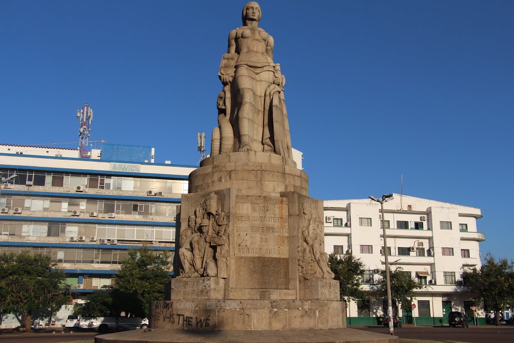 Monumento dos mortos da primeira guerra em Maputo by Tania Muchanga