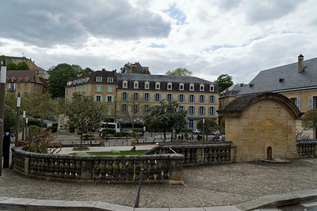 24200 Sarlat-la-Canéda, France by edoardo aragone