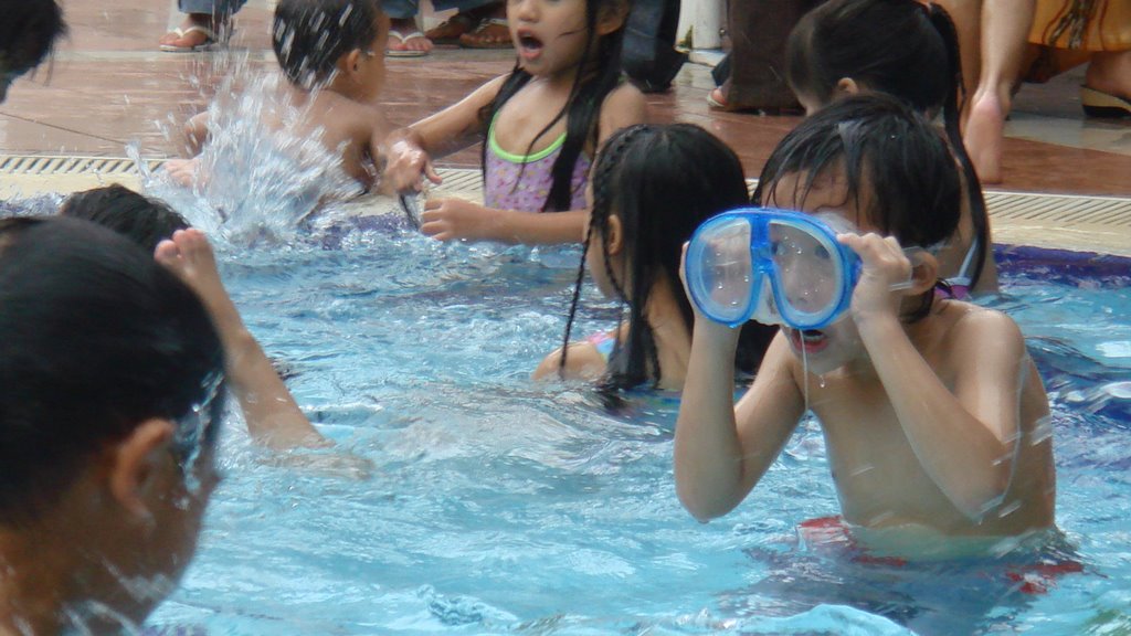 Big Goggles at Riverview by Mr Syaf Bakar