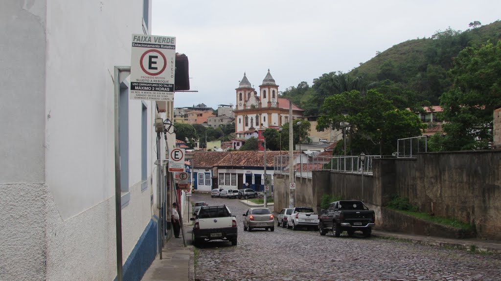 Ao Fundo, Igreja de São Francisco de Assis (by Salvio) by Salvio S. Pereira do…