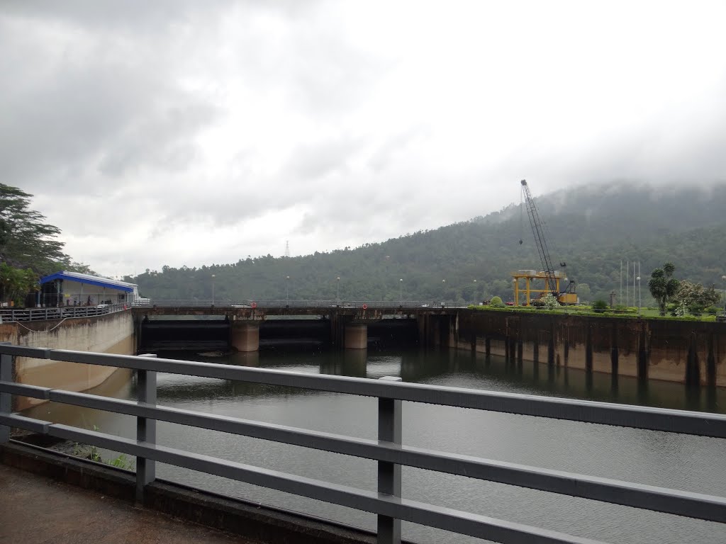 Kotmale Dam by Senanayaka Bandara