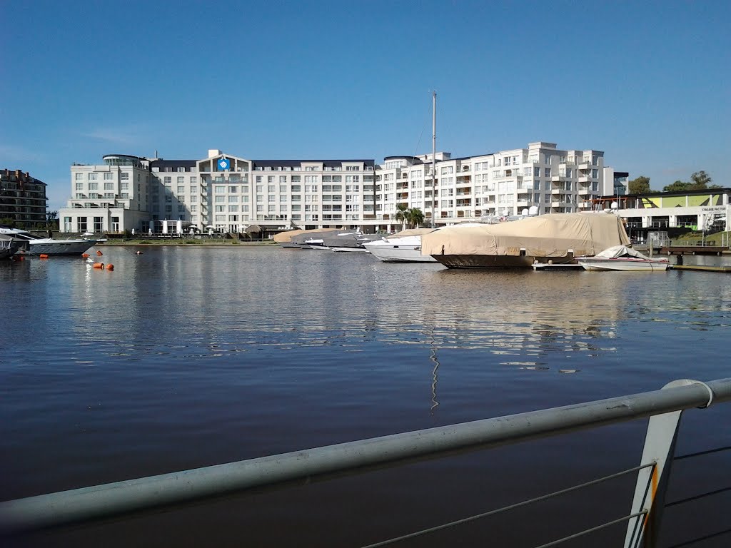 Bahia Grande, Nordelta, Tigre by La Cuca Suarez