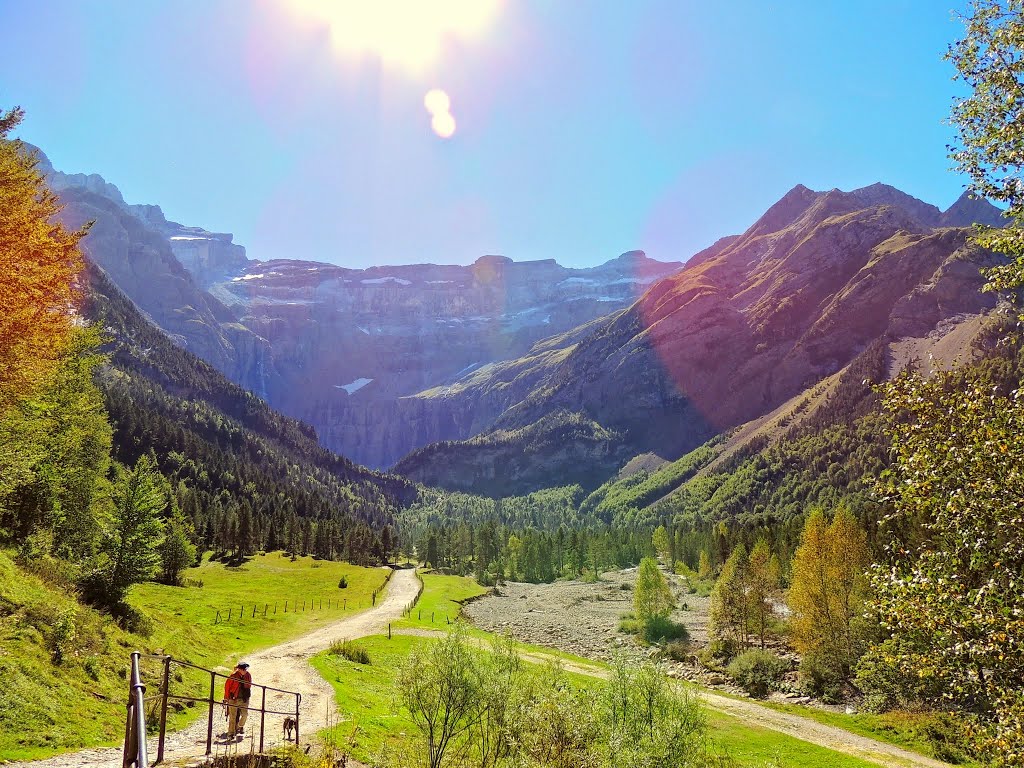 Cirque de Gavarnie, Gavarnie, France by Panoramio