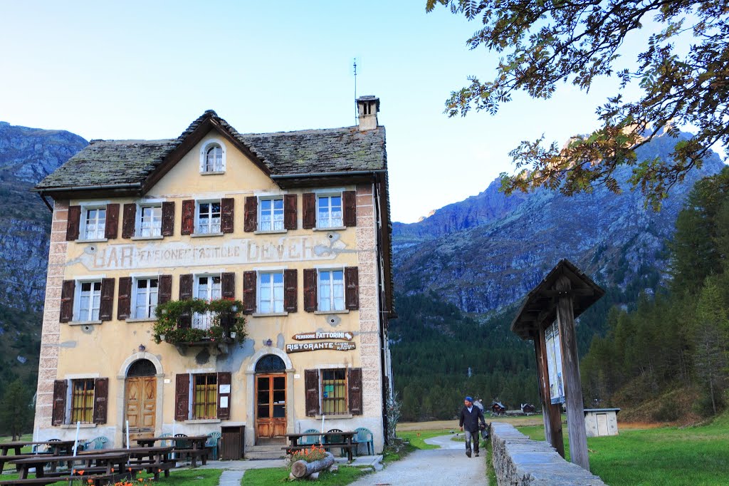 L'abergo di Alpe Devero by Paolo Lazzarini