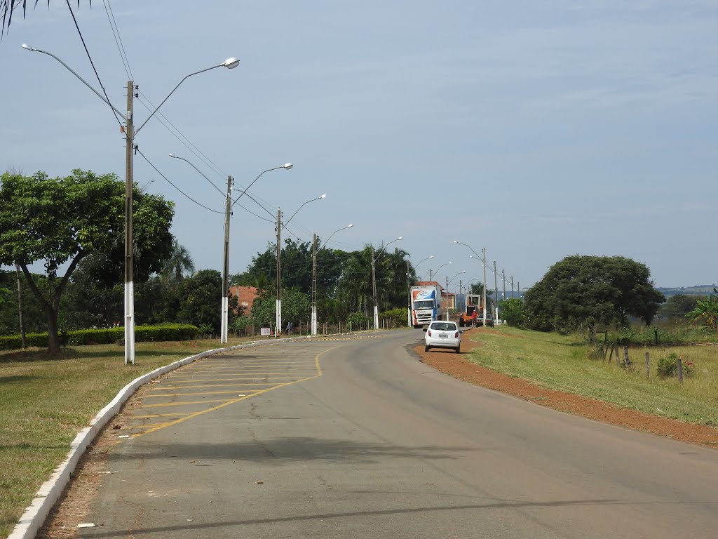 Avenida de entrada de Ipameri pela rodovia GO 330 - Goiás by W Azevedo