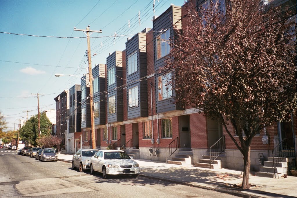 Fishtown redevelopment, the new look of the traditional row house: 1100 block of Shackamaxon Street. ((Oct.2014) by miklospogonyi