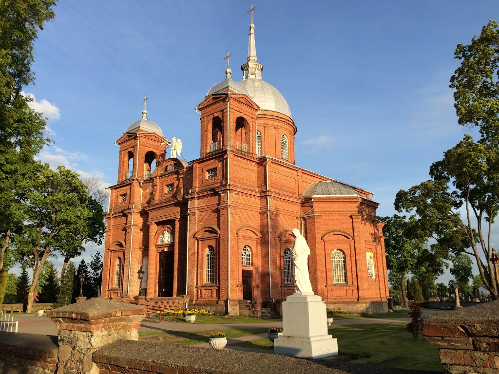 Utenos Kristaus žengimo į dangų bažnyčia by Aidas U.