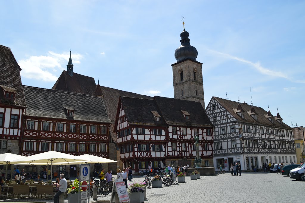 Forchheim - Rathausplatz, Sankt Martinskirche by Martin Ma