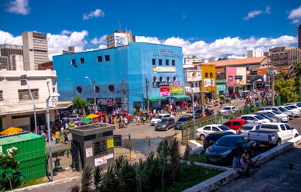 O FORTE COMÉRCIO FIXO E AMBULANTE DE ROUPAS NO CENTRO DE FORTALEZA ATRAI COMPRADORES DE TODO NORTE E NORDESTE. by ARAGÃO