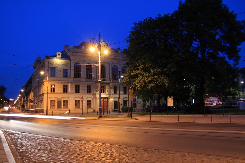 Kraków, Rynek Podgórski - magistrat Wolnego Królewskiego Miasta Podgórza. by Rys Waw