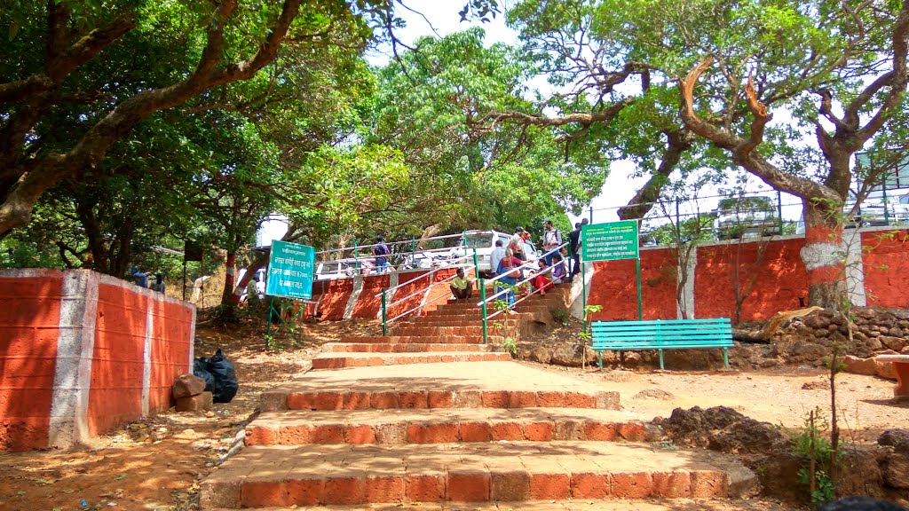 Raigad, Maharashtra, India by Yogesh Masuria