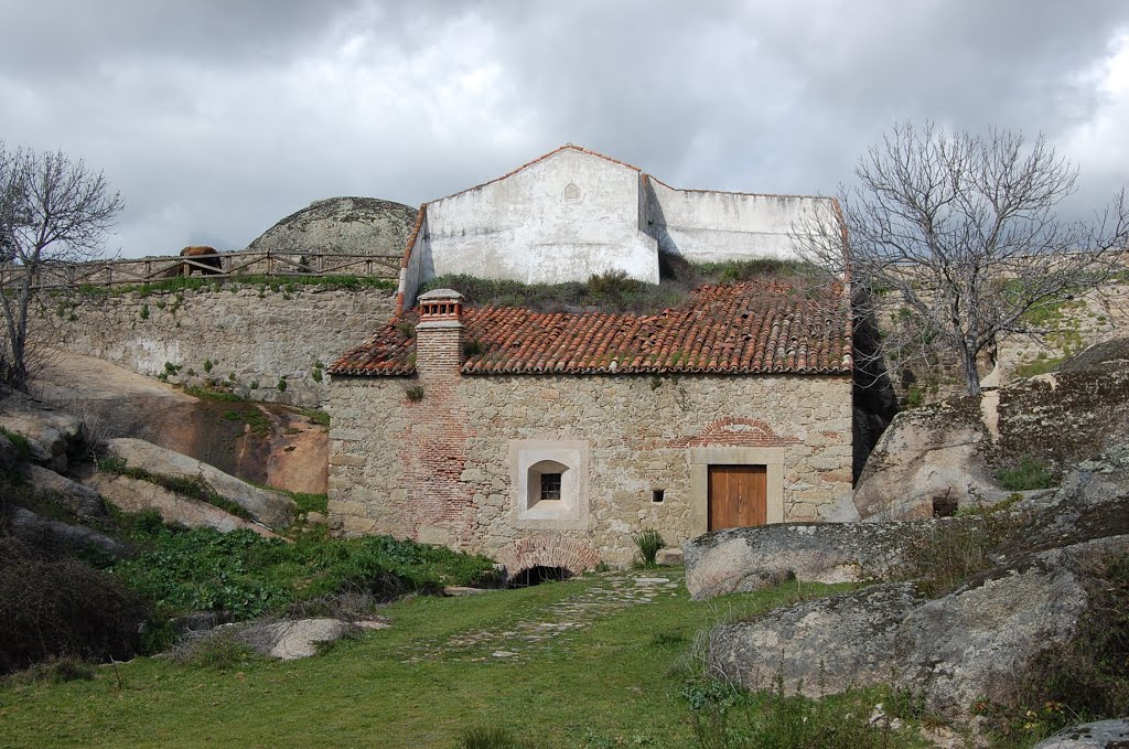 Antiguo molino de agua by Jose Peyre