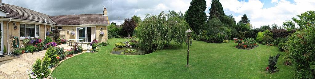 Back garden of bungalow in Tintinhull by Hogan of Grenada