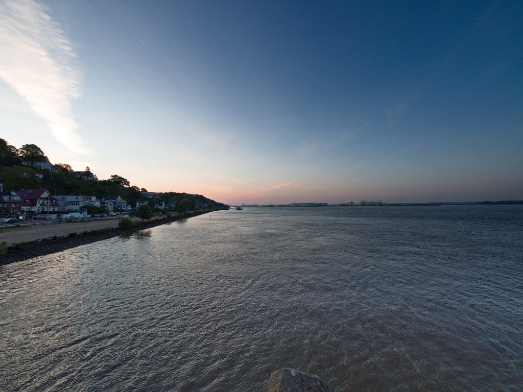 Elbe bei Blankenese, Hamburg.jpg by Torsten Schlüter