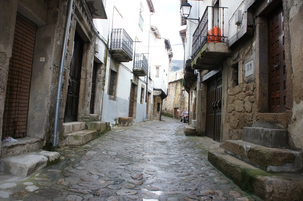 Una calle de S. Martín de Trevejo. by La Casa del Chiflón