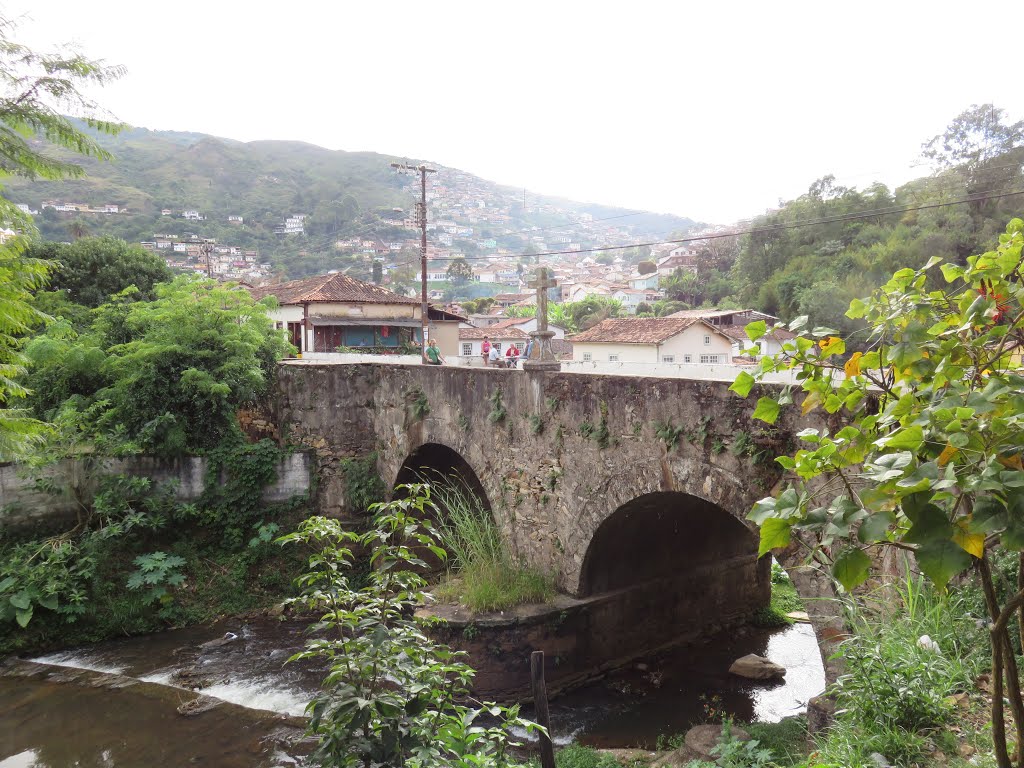 Ponte da Barra, sobre o rio do Carmo by Patricio Carneiro