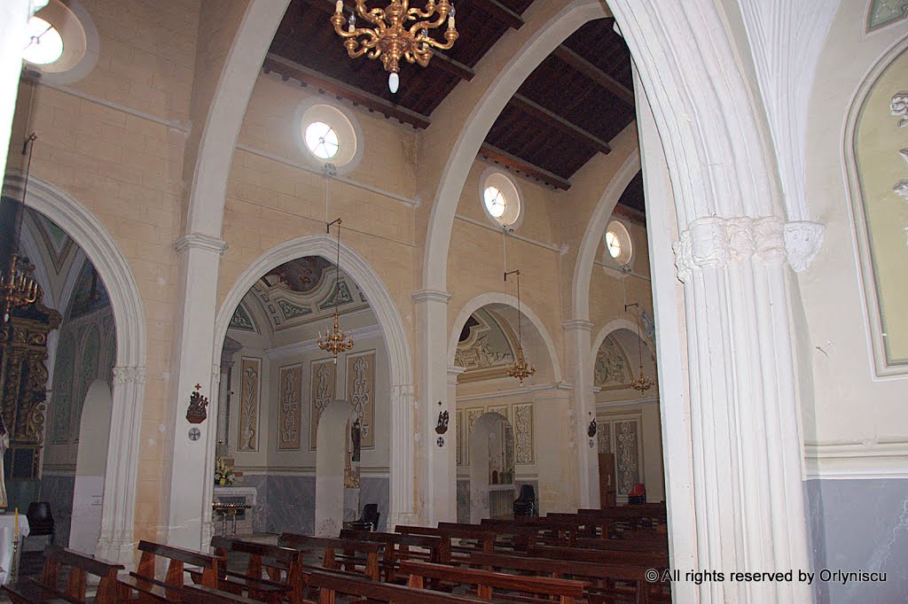 Serramanna: Chiesa parrocchiale di San Leonardo - navata e cappelle lato destro by Orlando Caboni