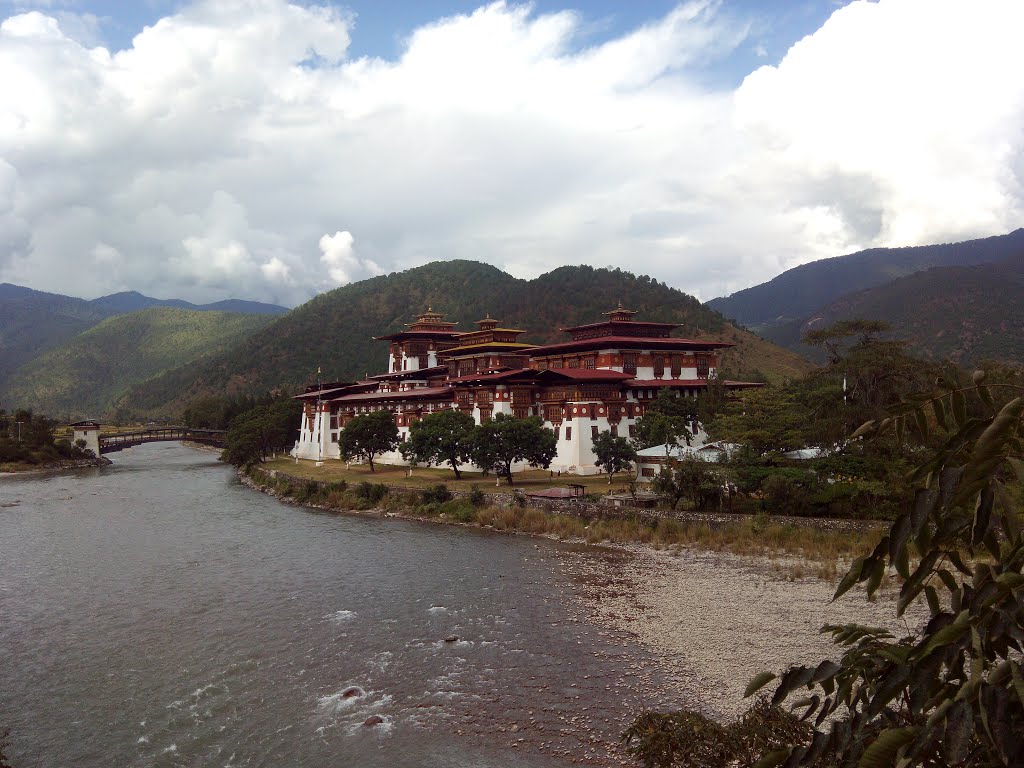 Punakha dzong bhutan by devanand subbaraj