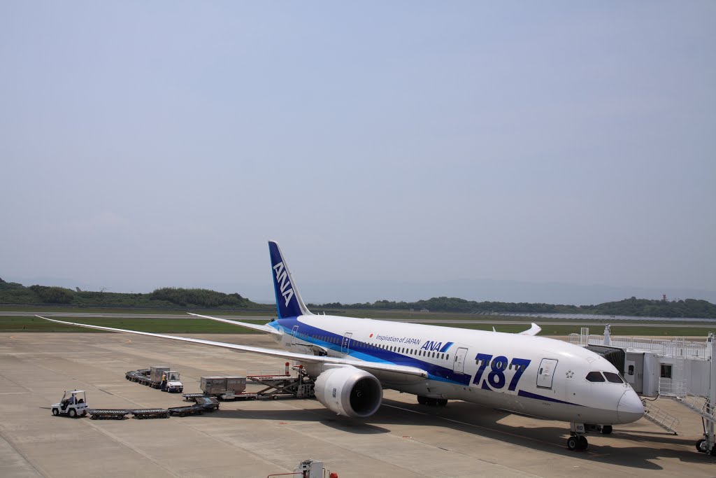 ANA at Nagasaki Airport by ORIONNEW