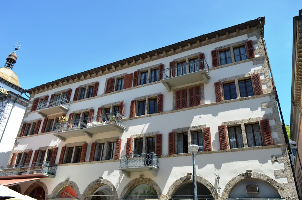 Palazzo sulla rue du Grand Pont by Geo S