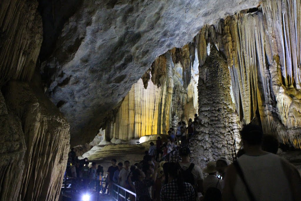 The Paradise Cave - Động Thiên Đường, Sơn Trạch, Quảng Bình by Lân Nguyễn