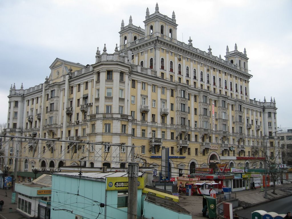 House near Belorusskiy Railroad Station by Yustas