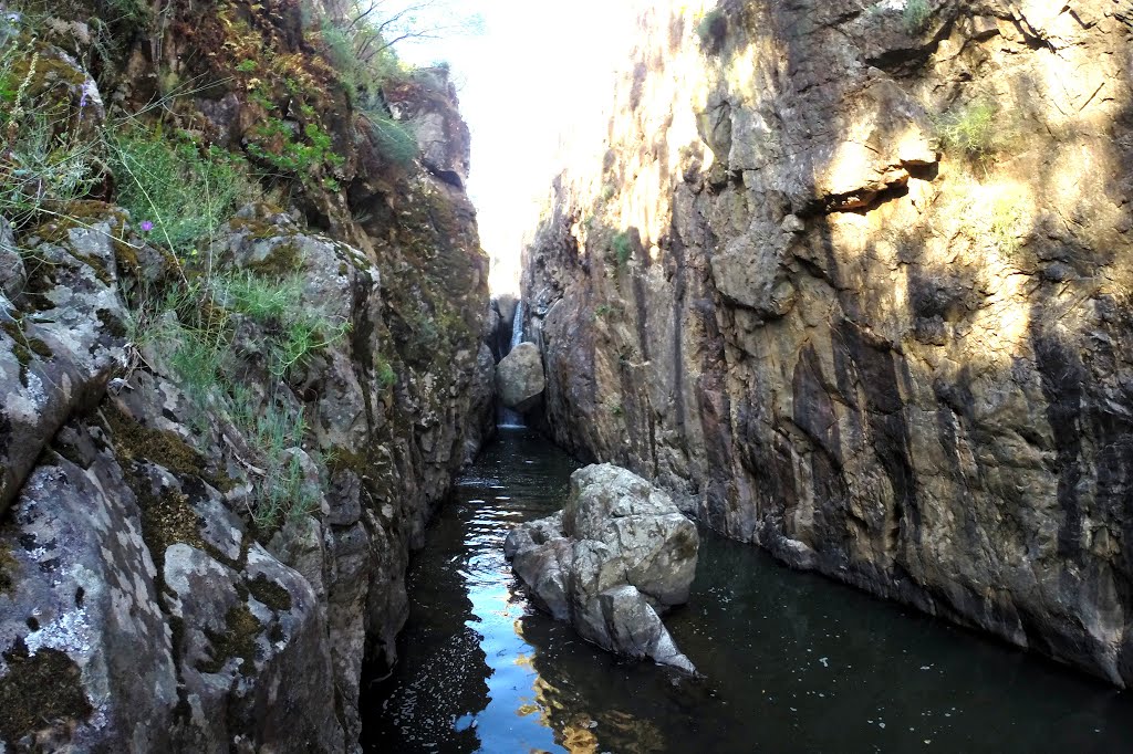 CASCADAS DEL CALZADILLA by ALFONSO OLALLAREAL