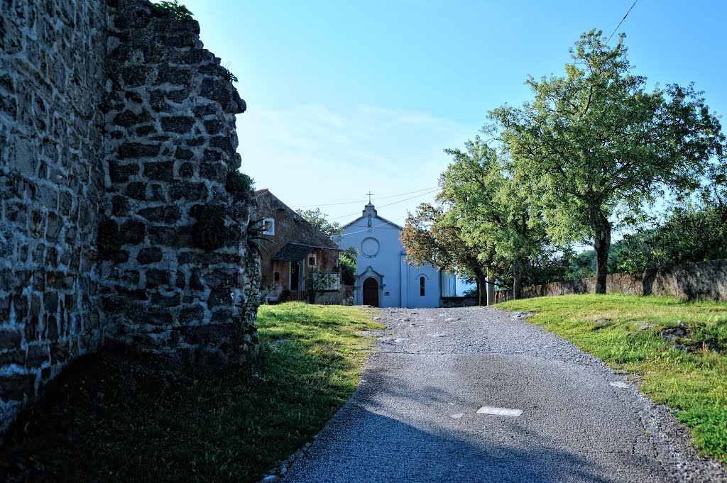 Kubed, cerkev sv. Florjana by Valter Erzetič New