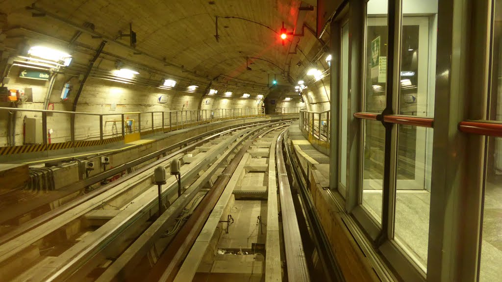 Stazione di metropolitana "Porta Nuova" by Vladyslav Savytskyy