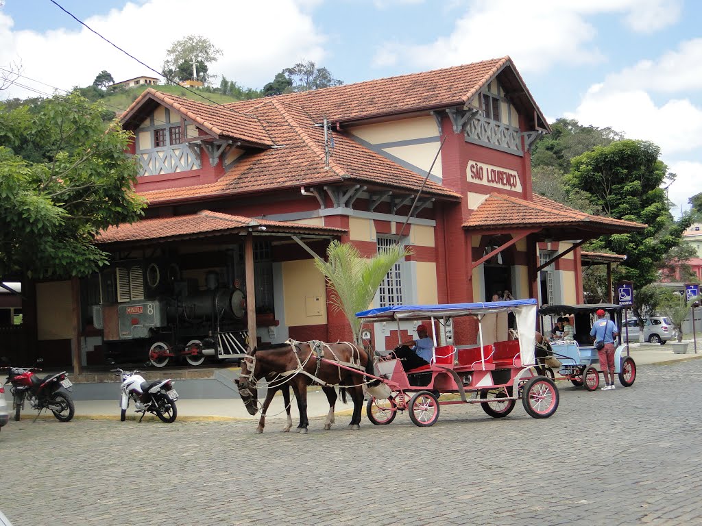 Estação de Trem em São Lorenço by Paulo Noronha