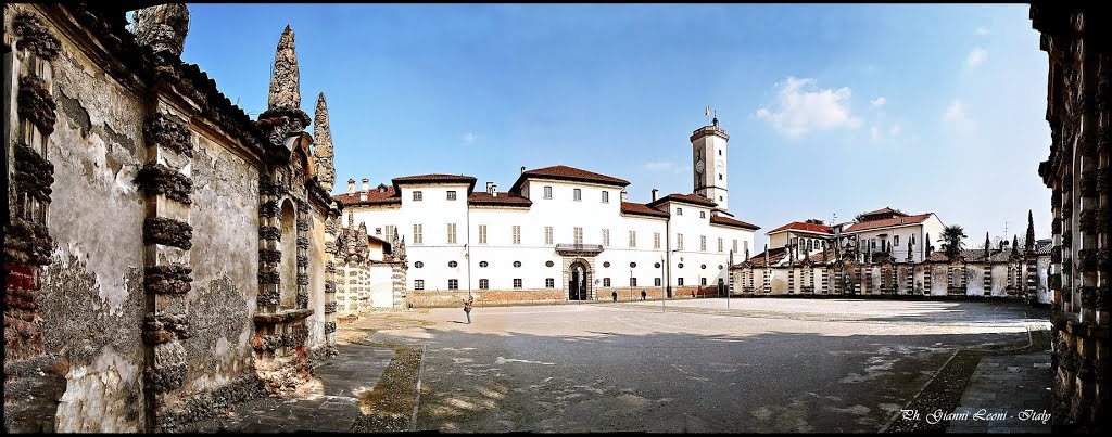 ITALIA - Cesano Maderno (MB). Piazza Esedra e palazzo Arese Borromeo (1654). - Esedra square and Arese Borromeo palace (XVII century). by antenoremalatesta