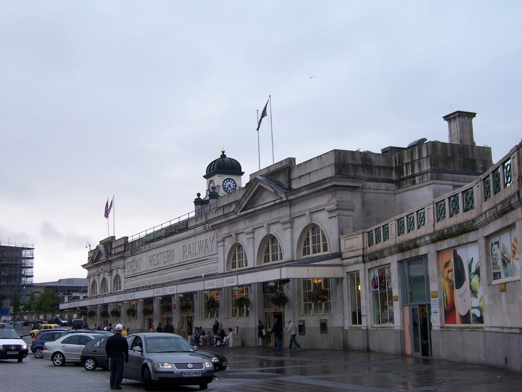 Cardiff Central by Yvette