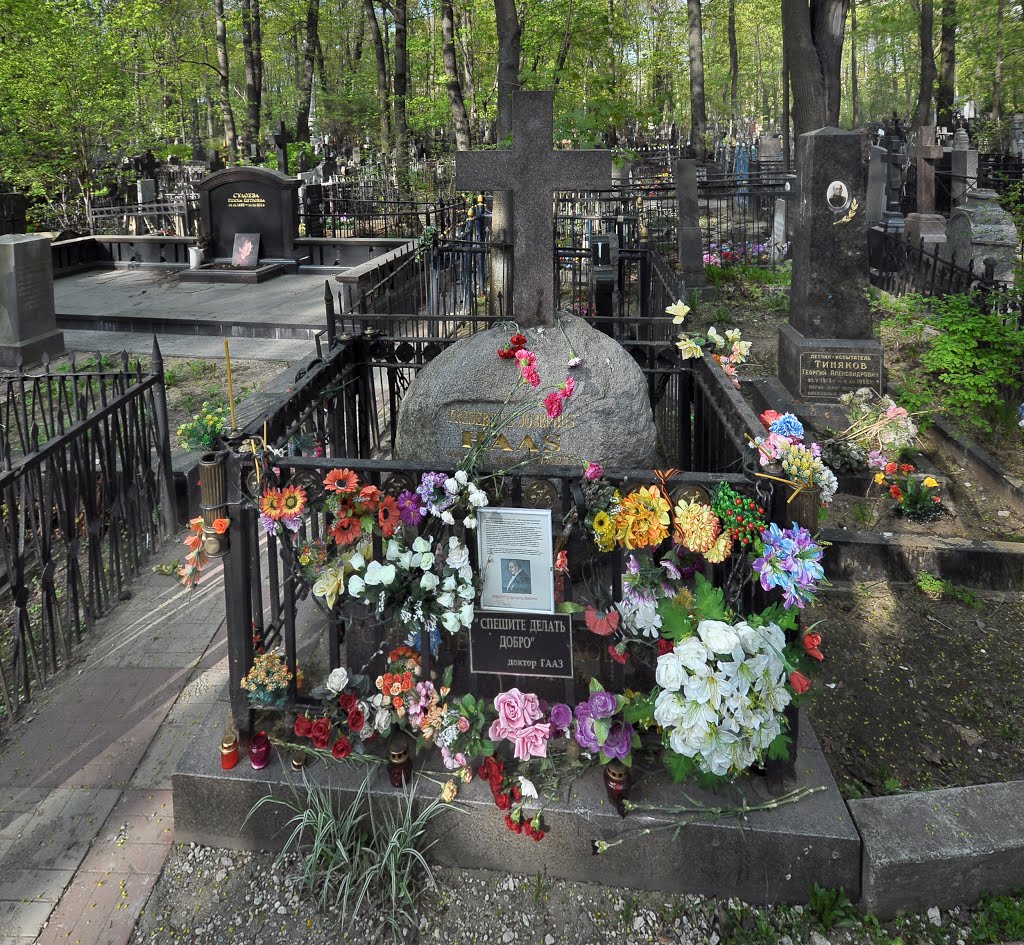 Tomb of holy doctor of Moscow Friedrich Joseph Haass at Vvedenskoe cemetery by IPAAT