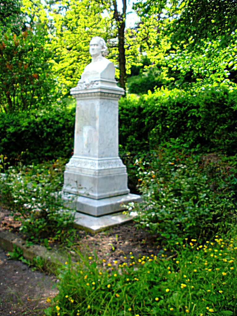 Stuttgart, Eduard-Mörike-Statue by Helmut Maurer