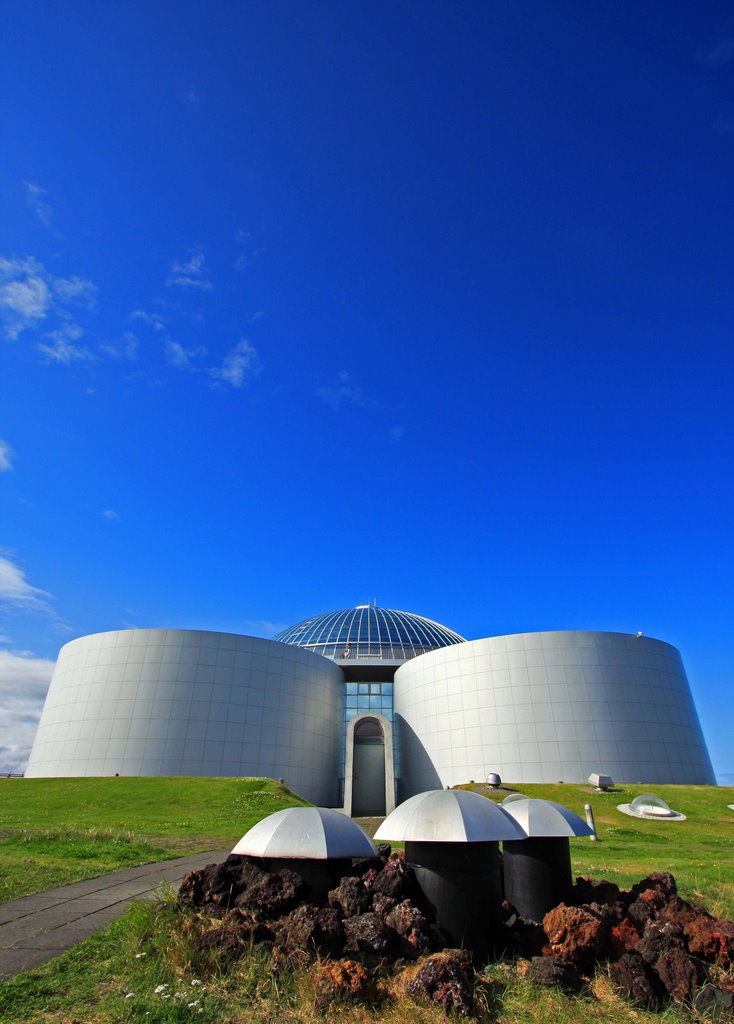 Perlan, Reykjavík by Ingolfur Bjargmundss…