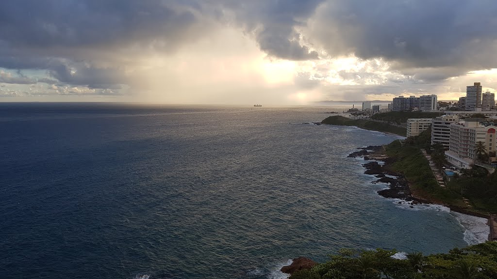 Vista da praia de Ondina em Salvador by Rafael Arcangelo