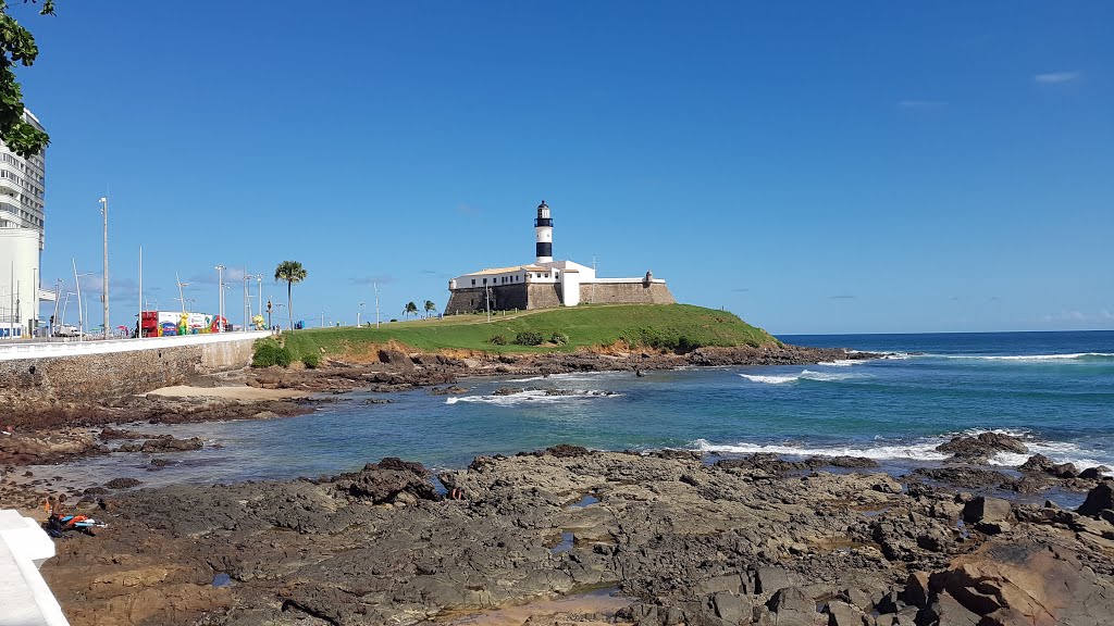 Farol da Barra e praia da Barra by Rafael Arcangelo