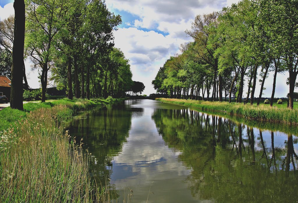 Damme vaart te Sluis by jean-pierre Hoffmann