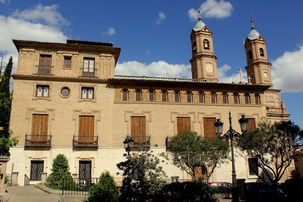 CORELLA (NAVARRA) LA CASONA-PALACIO DE LOS ARRESE, CON LAS TORRES DE LA VECINA IGLESIA DE SAN MIGUEL by JOSE LUIS OROÑEZ