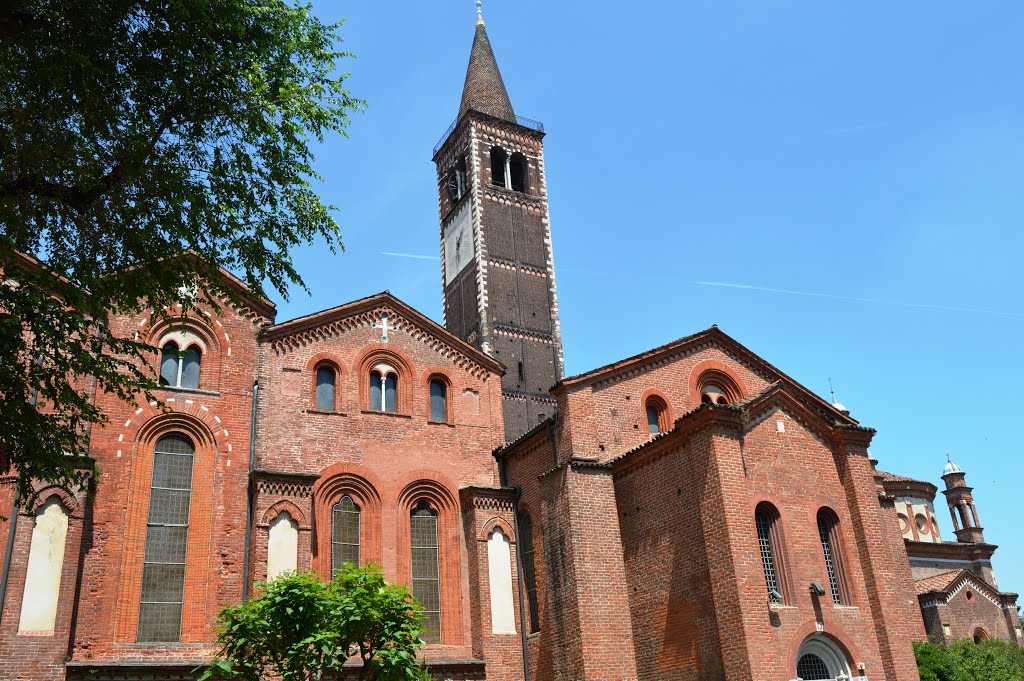 Scorcio laterale della Basilica di Sant'Eustorgio by Geo S