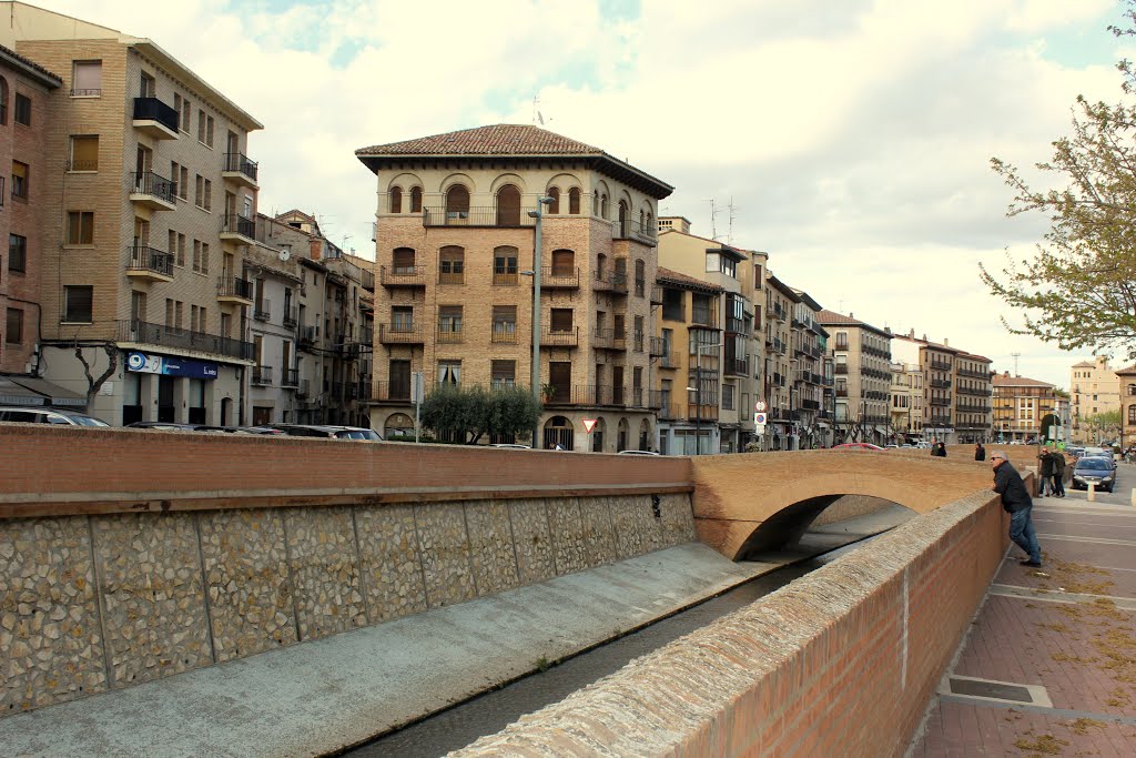 TARAZONA (ZARAGOZA) LA VIDA SOCIAL Y ECONÓMICA, GIRA A LAS ORILLAS DEL QUEILES Y SU JUDERÍA by JOSE LUIS OROÑEZ