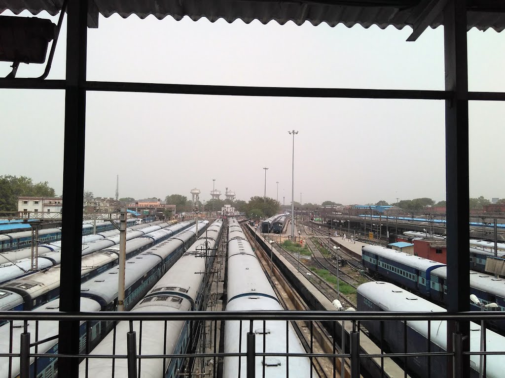 Old Delhi Railway Station's Train Yard by ©em