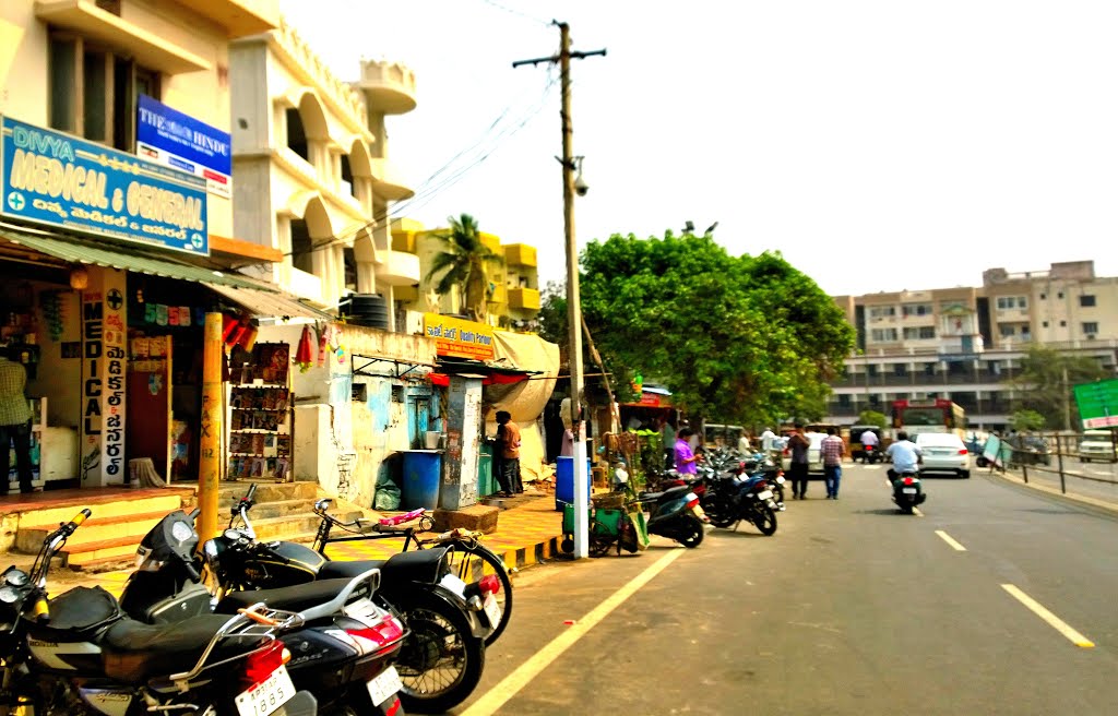 Main road,Chinna Waltair, Visakhapatnam, Andhra Pradesh, India by Kamalakar Anthati