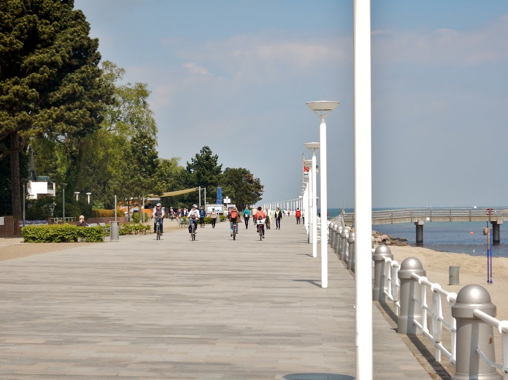 Seepromenade in Travemünde by qwesy qwesy