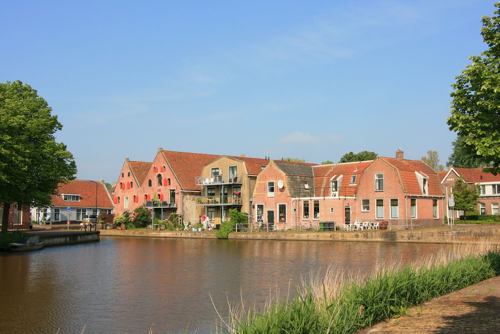 Franeker - Vanaf de Zuidkade by Minne J Bloem