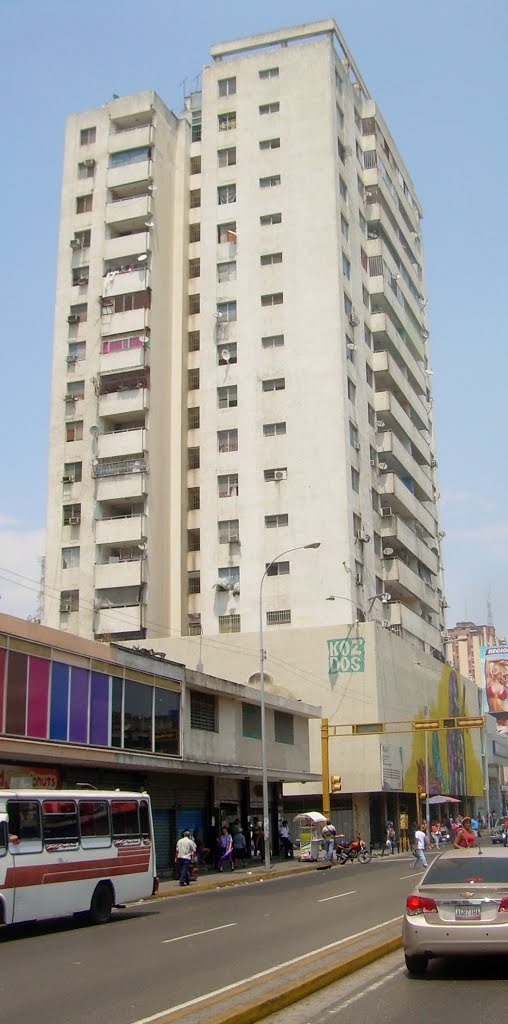 Barrio La Democracia, Maracay, Aragua, Venezuela by Edgar Alexander Tova…