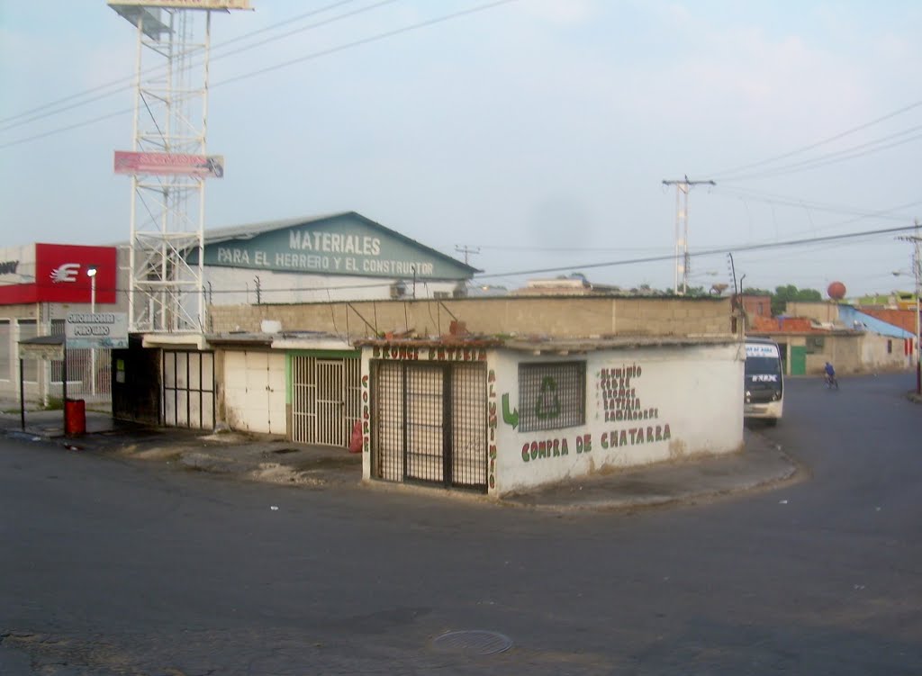 Barrio San Luis, Maracay, Aragua, Venezuela by Edgar Alexander Tova…